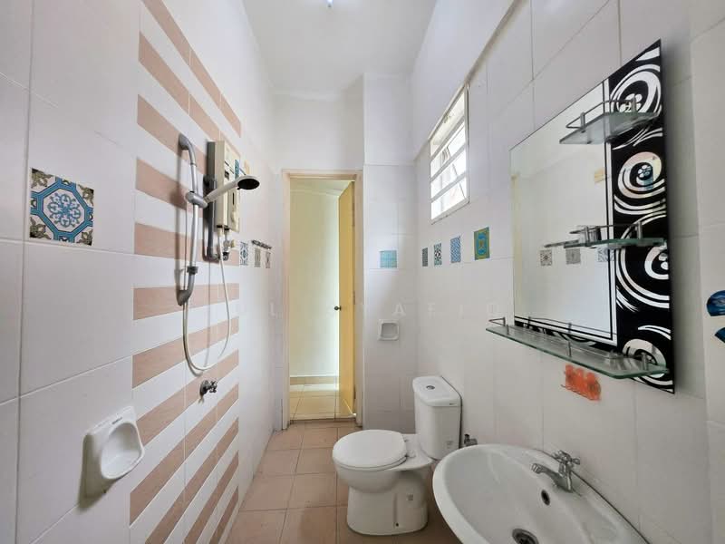 Cluster House for Sale in Taman Saujana Ampang (Ampang) - Zul Syafiq - Bathroom - PropertyGuru.com.my