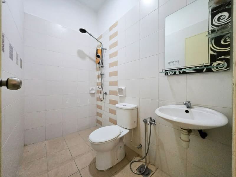 Cluster House for Sale in Taman Saujana Ampang (Ampang) - Zul Syafiq - Bathroom - PropertyGuru.com.my
