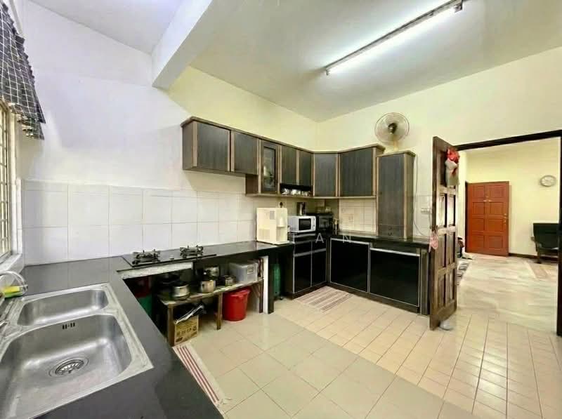 Rumah Teres 2-Tingkat untuk Dijual di Bandar Sri Damansara (Selangor) - Ben Tan - Kitchen - PropertyGuru.com.my