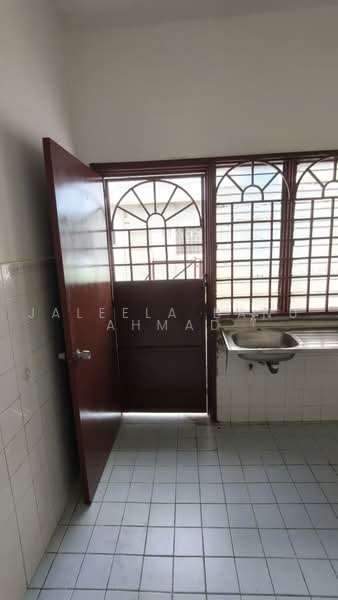 Rumah Banglo untuk Dijual di Taman Sri Andalas (Klang) - Jaleela Banu Ahmad - Kitchen - PropertyGuru.com.my
