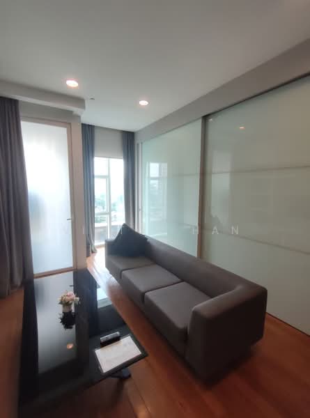 Servis Apartment untuk Dijual di The Face Suites (Platinum Suites) - Victor Han - Living Room - PropertyGuru.com.my