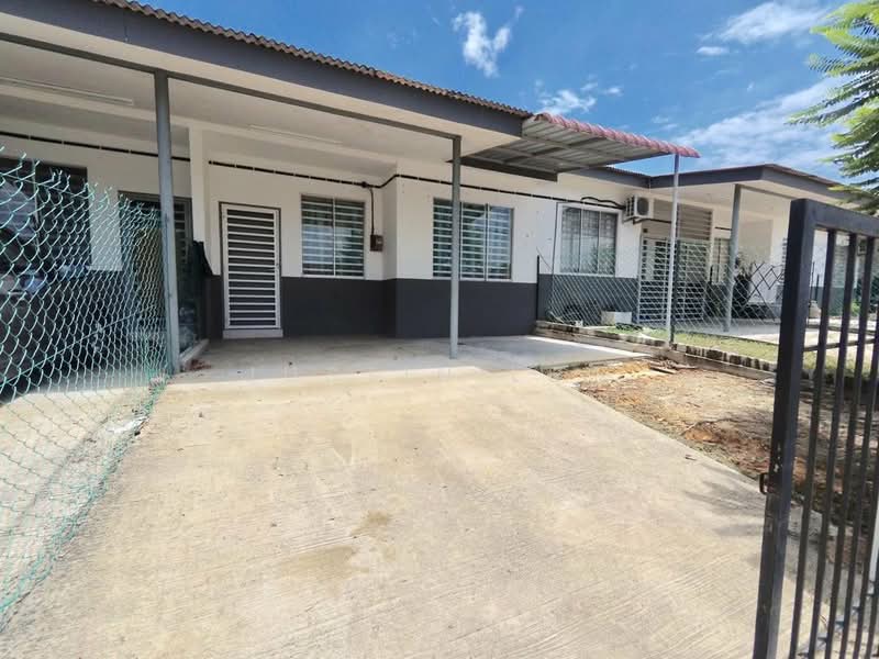 Rumah Teres 1 Tingkat untuk Dijual di Taman Bukit Kristal (Seremban) - Justin Lew - Exterior - PropertyGuru.com.my