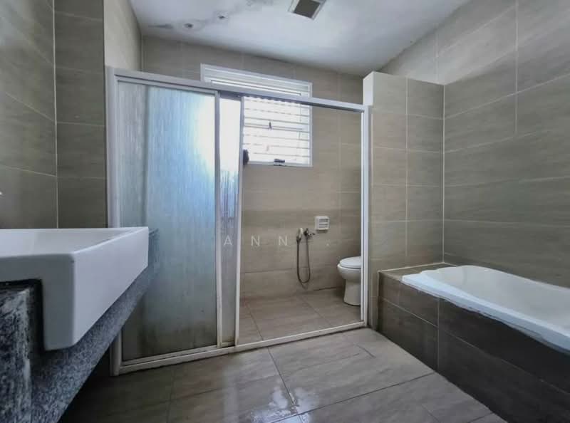 Semi-Detached House for Sale in Dengkil (Selangor) - Ann . - Bathroom - PropertyGuru.com.my
