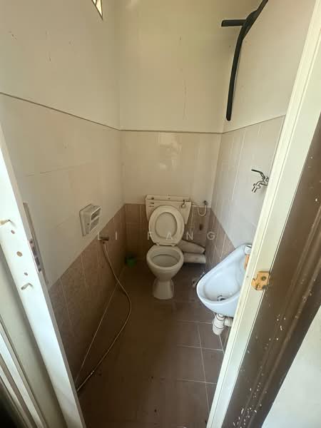 Shop / Office for Sale in Taman Mutiara (Jelutong) - Li Fang - Bathroom - PropertyGuru.com.my