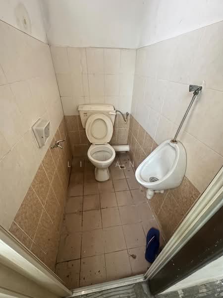 Shop / Office for Sale in Taman Mutiara (Jelutong) - Li Fang - Bathroom - PropertyGuru.com.my