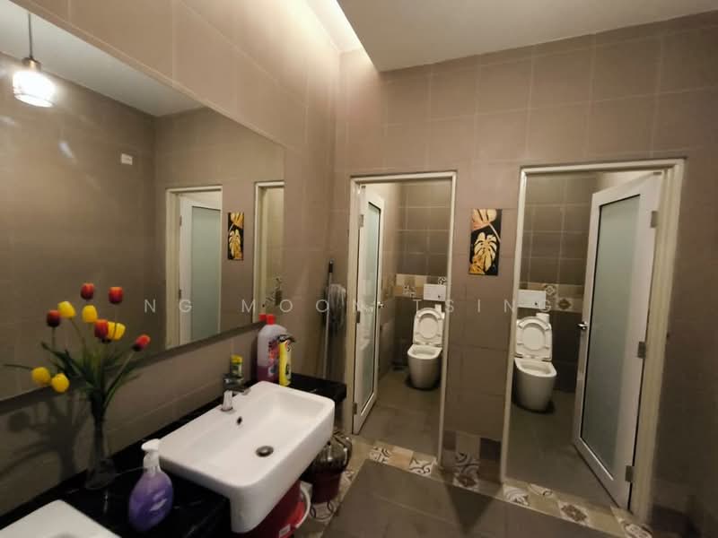 Factory for Sale in Semenyih (Selangor) - Ng Moon Tsing - Bathroom - PropertyGuru.com.my