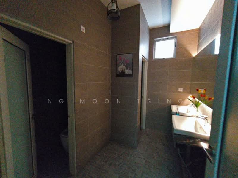 Factory for Sale in Semenyih (Selangor) - Ng Moon Tsing - Bathroom - PropertyGuru.com.my
