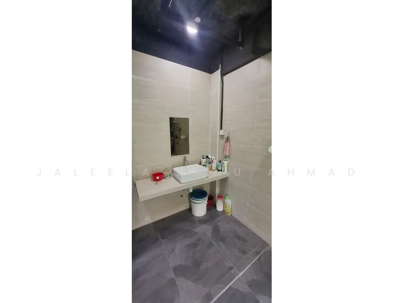 Warehouse for Rent in Subang (Selangor) - Jaleela Banu Ahmad - Bathroom - PropertyGuru.com.my