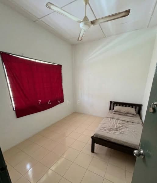Apartment for Sale at Pangsapuri Putra Raya - Zayne Lee - Bedroom - PropertyGuru.com.my