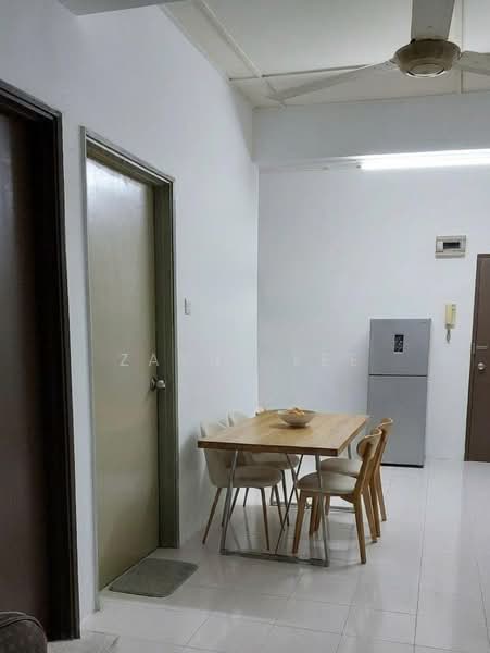 Apartment for Sale at Pangsapuri Putra Raya - Zayne Lee - Living Room - PropertyGuru.com.my