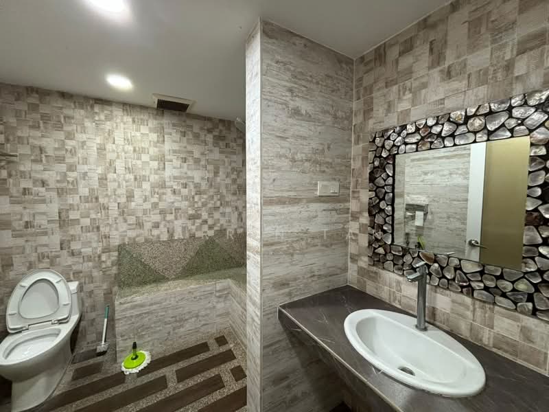 Office for Rent in Taman Puchong Prima (Puchong) - Jarren Tan - Bathroom - PropertyGuru.com.my