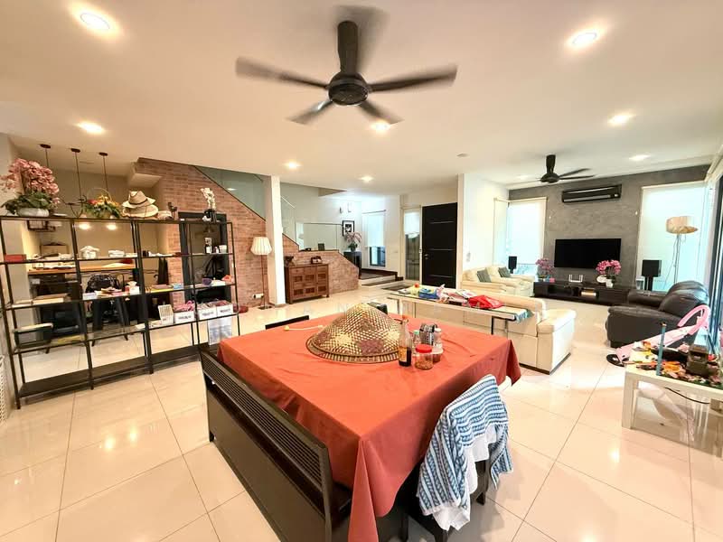 Rumah Berkembar untuk Dijual di Bandar Baru Bangi (Selangor) - Luqman Ramli - Living Room - PropertyGuru.com.my