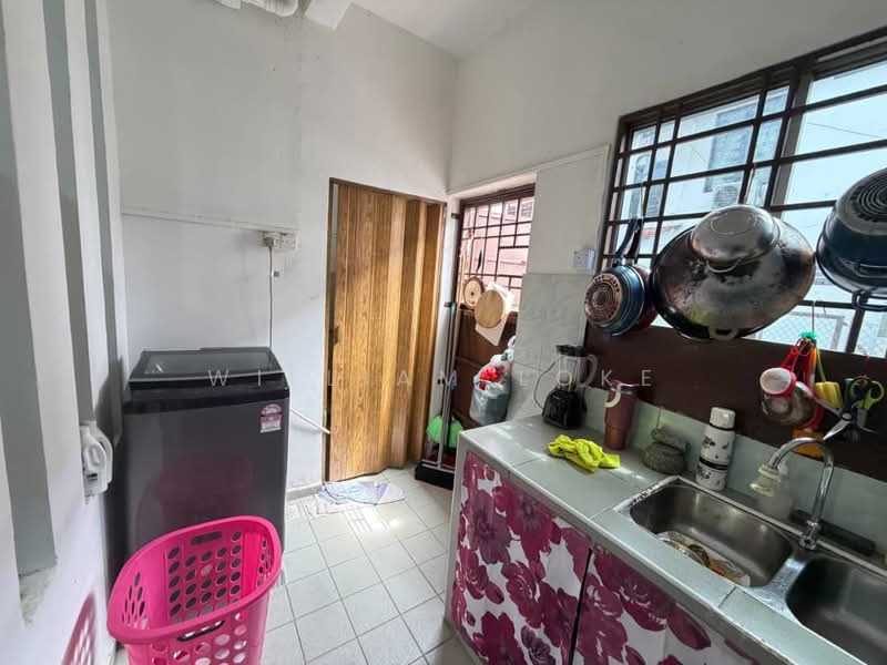 2-storey Terraced House for Sale in Mutiara Rini (Skudai) - William Loke - Kitchen - PropertyGuru.com.my