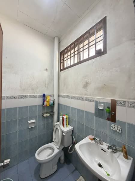 2-storey Terraced House for Sale in Mutiara Rini (Skudai) - William Loke - Bathroom - PropertyGuru.com.my