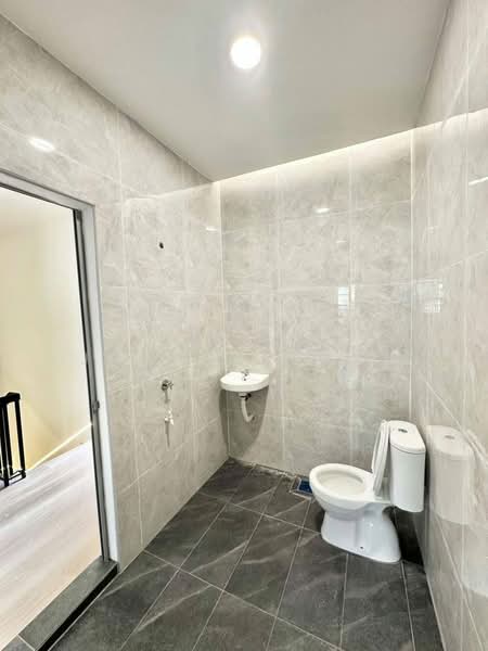 Rumah Teres 2-Tingkat untuk Dijual di Skudai (Johor) - Joanne Yong - Bathroom - PropertyGuru.com.my
