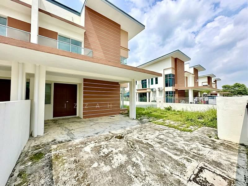 Semi-Detached House for Sale in Shah Alam (Selangor) - Izzah Alias - Exterior - PropertyGuru.com.my