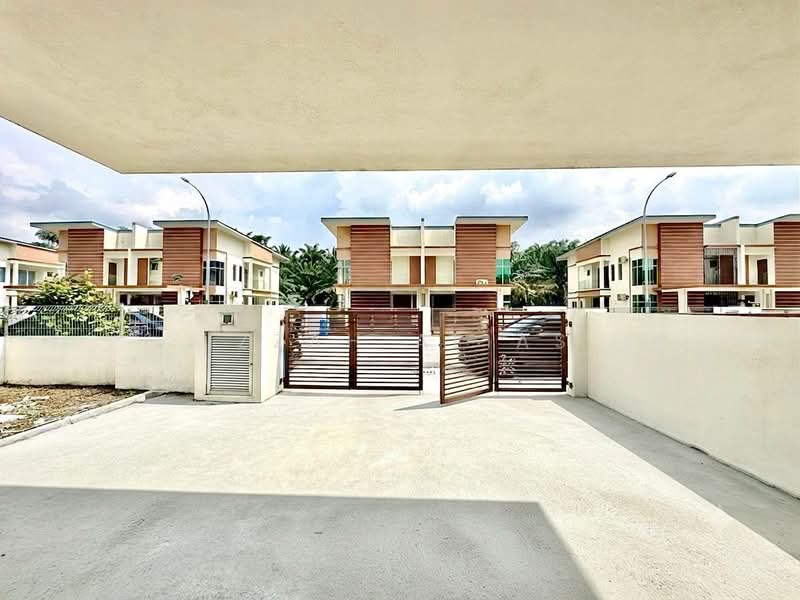 Semi-Detached House for Sale in Shah Alam (Selangor) - Izzah Alias - Exterior - PropertyGuru.com.my