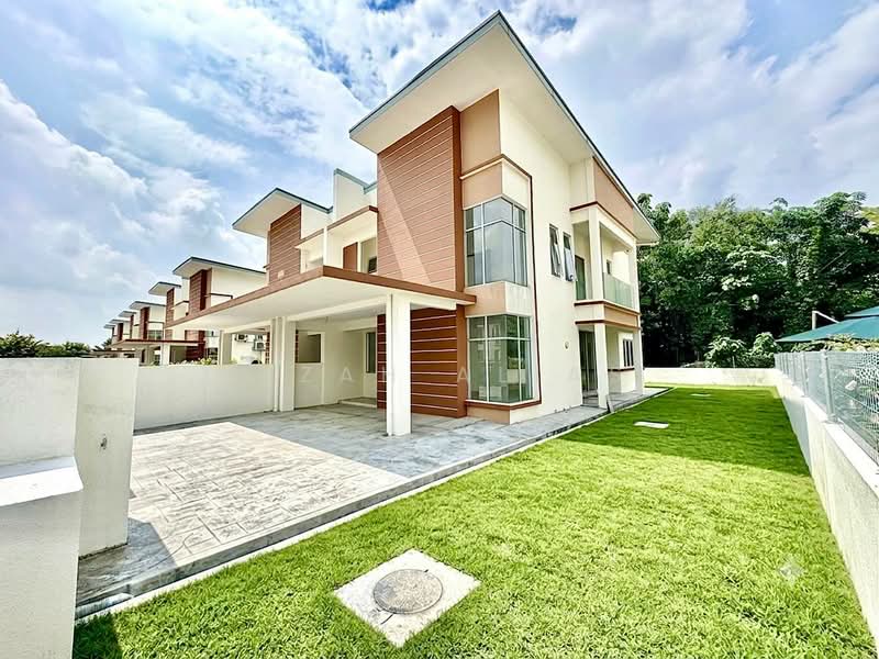 Semi-Detached House for Sale in Shah Alam (Selangor) - Izzah Alias - Exterior - PropertyGuru.com.my