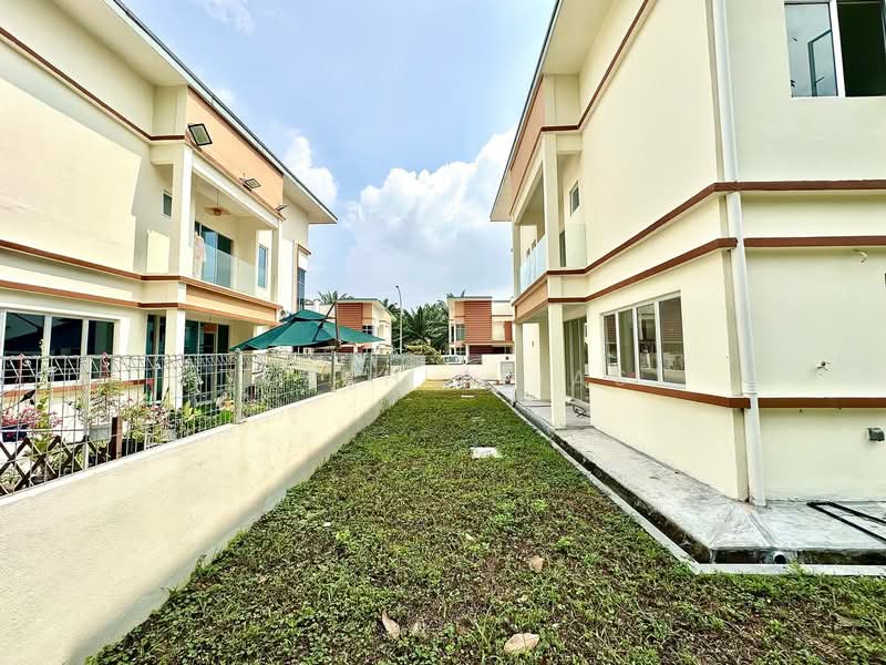 Semi-Detached House for Sale in Shah Alam (Selangor) - Izzah Alias - Exterior - PropertyGuru.com.my
