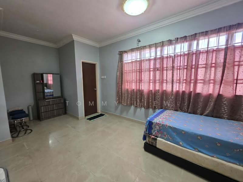 Rumah Teres 2 Tingkat untuk Dijual di Taman Seri Taming (Cheras) - Tommy Liew - Bedroom - PropertyGuru.com.my