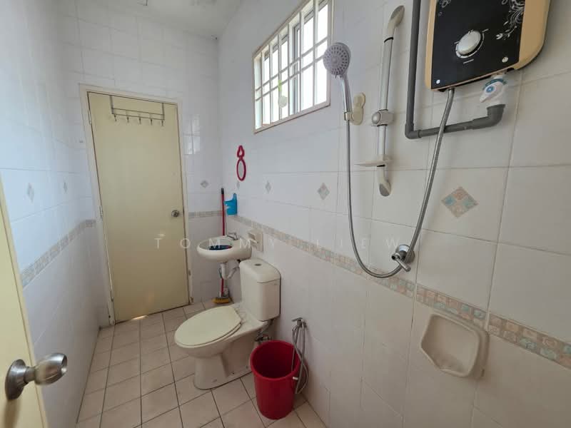 Rumah Teres 2 Tingkat untuk Dijual di Taman Seri Taming (Cheras) - Tommy Liew - Bathroom - PropertyGuru.com.my
