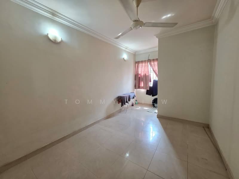 Rumah Teres 2 Tingkat untuk Dijual di Taman Seri Taming (Cheras) - Tommy Liew - Living Room - PropertyGuru.com.my