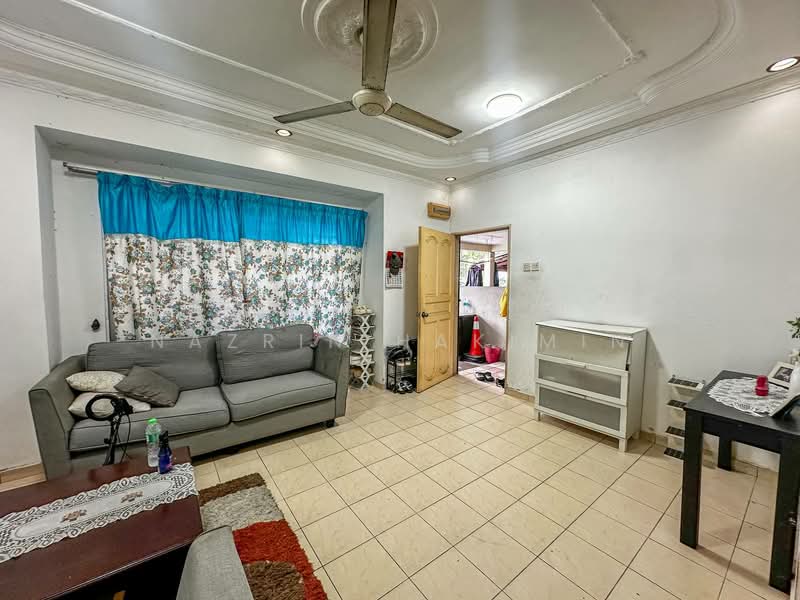 Rumah Teres untuk Dijual di Sungai Buloh (Selangor) - Nazrin Hakimin - Living Room - PropertyGuru.com.my