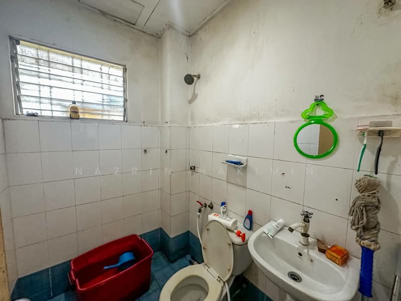 Rumah Teres untuk Dijual di Sungai Buloh (Selangor) - Nazrin Hakimin - Bathroom - PropertyGuru.com.my