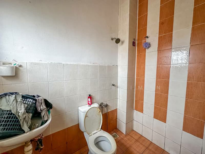Rumah Teres untuk Dijual di Sungai Buloh (Selangor) - Nazrin Hakimin - Bathroom - PropertyGuru.com.my