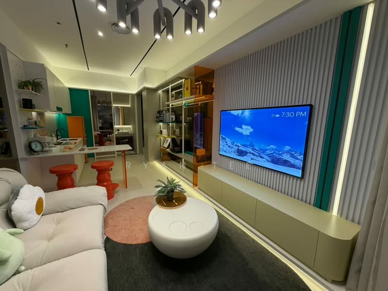 Kediaman Servis untuk Dijual di Summer Suites - Residensi Bukit Meldrum - RYAN TEE - Living Room - PropertyGuru.com.my