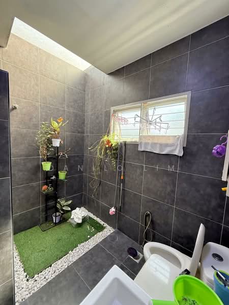 Semi-Detached House for Sale in Bandar Tun Hussein Onn (Cheras) - Danilo Lim - Bathroom - PropertyGuru.com.my