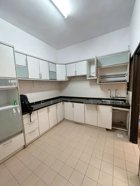 Rumah Teres 2-Tingkat untuk Dijual di Taman Kelana Idaman (Ara Damansara) - Victor Liew - Kitchen - PropertyGuru.com.my