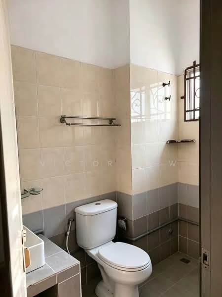 Rumah Teres 2-Tingkat untuk Dijual di Taman Kelana Idaman (Ara Damansara) - Victor Liew - Bathroom - PropertyGuru.com.my