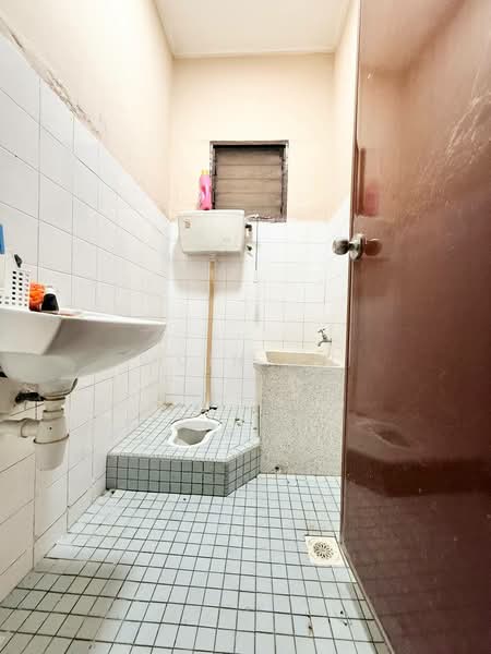 Rumah Teres 1-Tingkat untuk Dijual di Sungai Buloh (Selangor) - Muin Mn - Bathroom - PropertyGuru.com.my