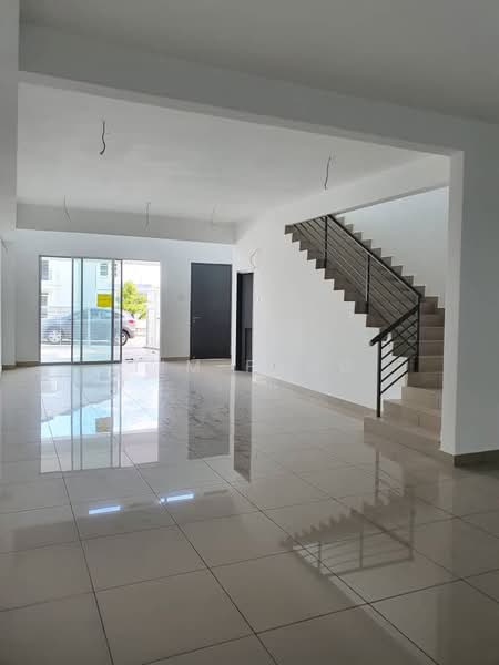 Rumah Teres 3 Tingkat untuk Dijual di Semenyih (Selangor) - Tim Pang - Living Room - PropertyGuru.com.my