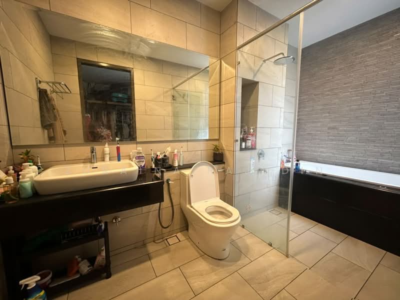 Semi-Detached House for Sale in Bukit Jelutong (Shah Alam) - Zuraina Rajudin - Bathroom - PropertyGuru.com.my