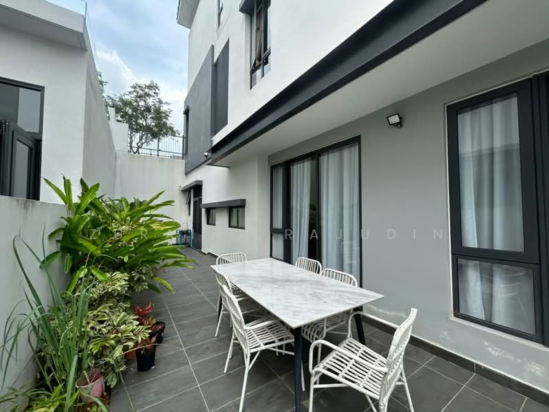 Semi-Detached House for Sale in Bukit Jelutong (Shah Alam) - Zuraina Rajudin - Exterior - PropertyGuru.com.my