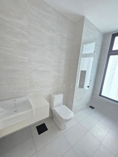 Bungalow for Sale in Taman Molek (Johor Bahru) - Kym Kee - Bathroom - PropertyGuru.com.my