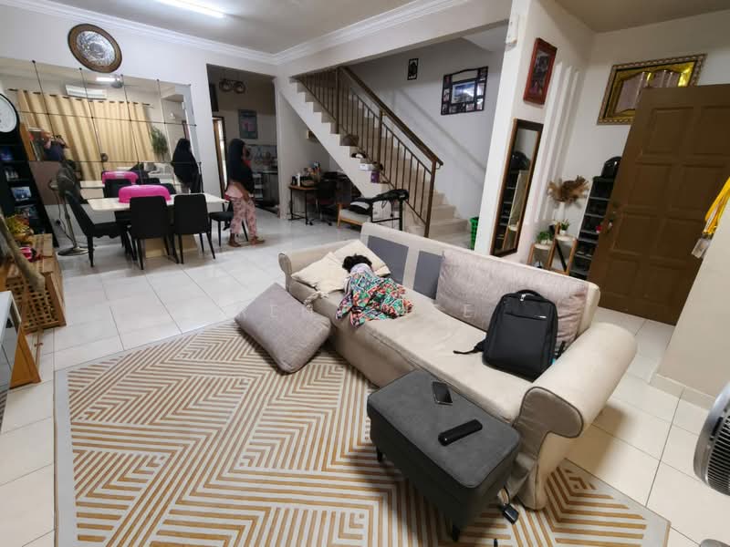 2-storey Terraced House for Sale in Taman Seri Austin (Tebrau) - Reny Hee - Living Room - PropertyGuru.com.my