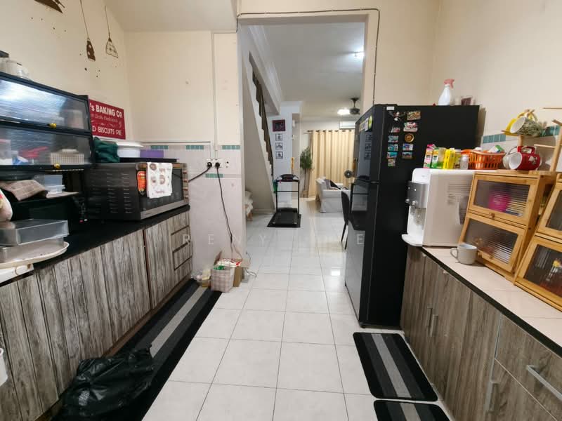 2-storey Terraced House for Sale in Taman Seri Austin (Tebrau) - Reny Hee - Kitchen - PropertyGuru.com.my