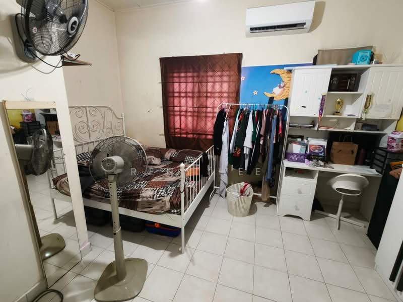 2-storey Terraced House for Sale in Taman Seri Austin (Tebrau) - Reny Hee - Bedroom - PropertyGuru.com.my