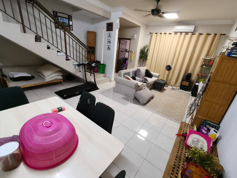 2-storey Terraced House for Sale in Taman Seri Austin (Tebrau) - Reny Hee - Living Room - PropertyGuru.com.my