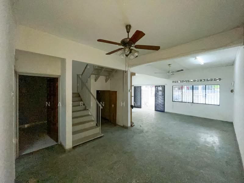 2-storey Terraced House for Sale in Meru (Klang) - Nazrin Hakimin - Living Room - PropertyGuru.com.my