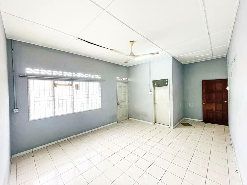 2-storey Terraced House for Sale in Meru (Klang) - Nazrin Hakimin - Living Room - PropertyGuru.com.my