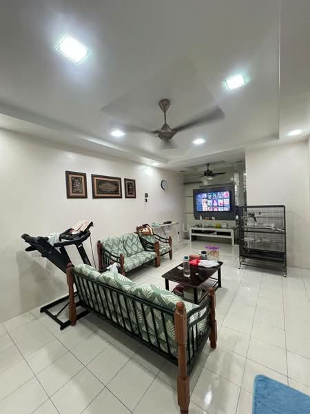 Terraced House for Sale in Taman Nusa Damai (Pasir Gudang) - Lui Lui - Living Room - PropertyGuru.com.my