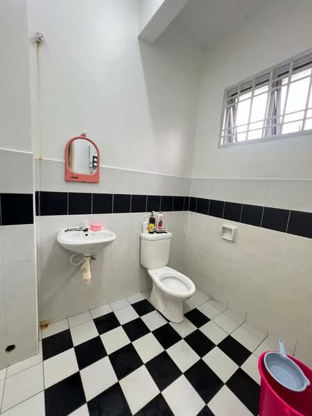 Terraced House for Sale in Taman Nusa Damai (Pasir Gudang) - Lui Lui - Bathroom - PropertyGuru.com.my