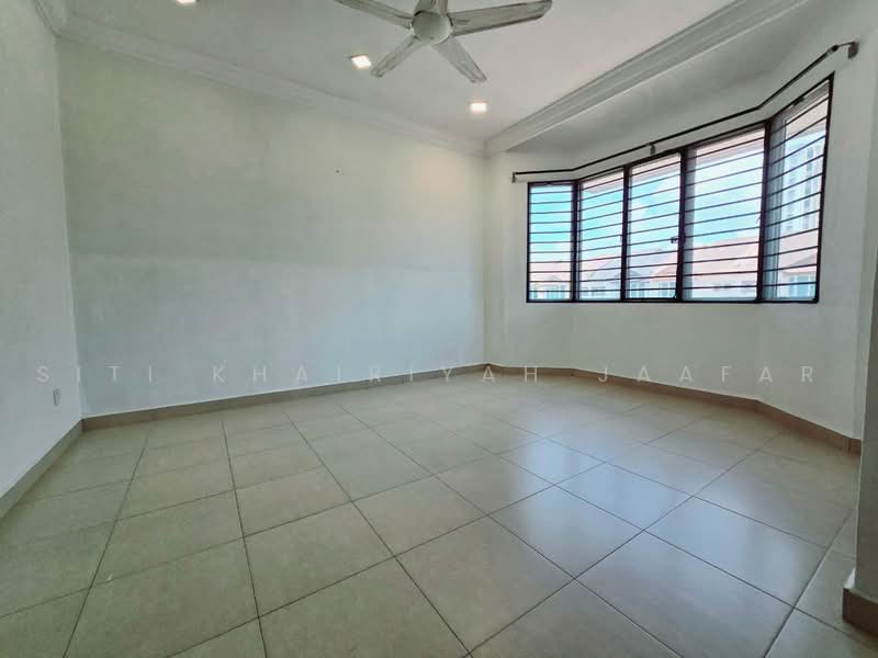 2-storey Terraced House for Sale in Subang Bestari (Shah Alam) - SITI KHAIRIYAH JAAFAR - Living Room - PropertyGuru.com.my