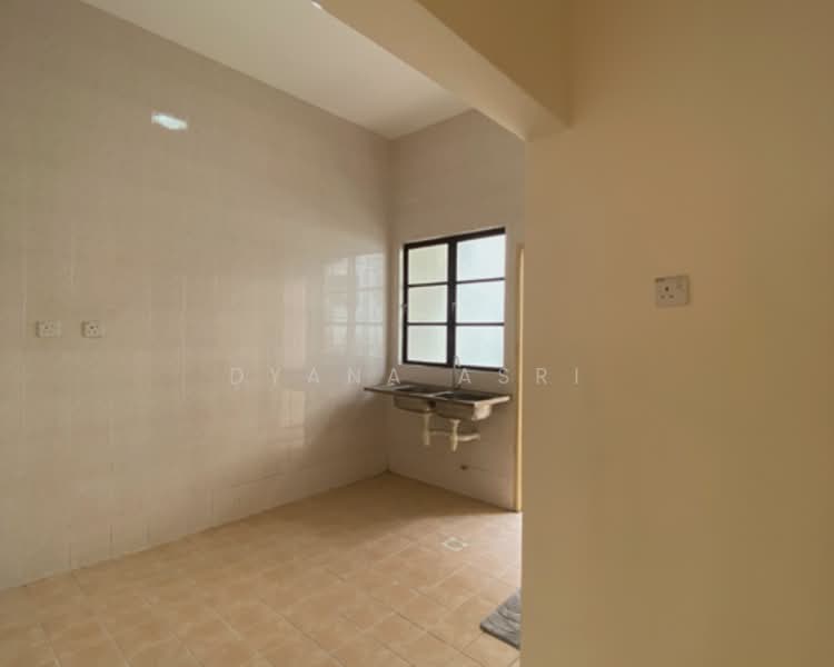 Rumah Teres 2 Tingkat untuk Dijual di Bukit Jelutong (Shah Alam) - Dyana Asri - Kitchen - PropertyGuru.com.my