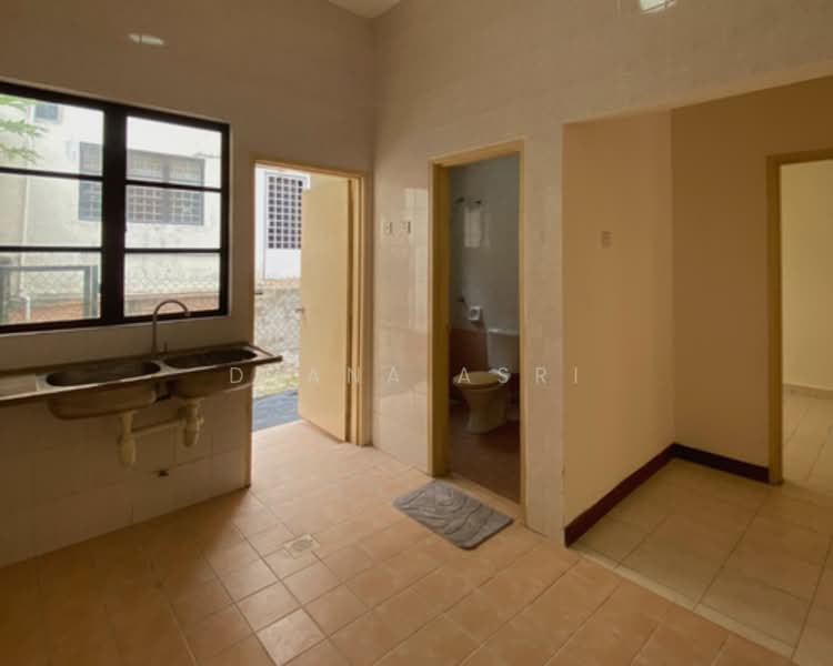 Rumah Teres 2 Tingkat untuk Dijual di Bukit Jelutong (Shah Alam) - Dyana Asri - Kitchen - PropertyGuru.com.my