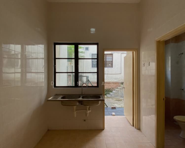 Rumah Teres 2 Tingkat untuk Dijual di Bukit Jelutong (Shah Alam) - Dyana Asri - Kitchen - PropertyGuru.com.my
